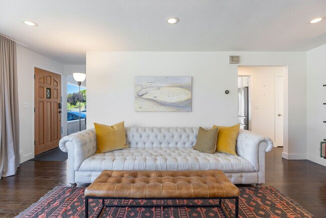 Foto del edificio - 9024 40th Ave SW