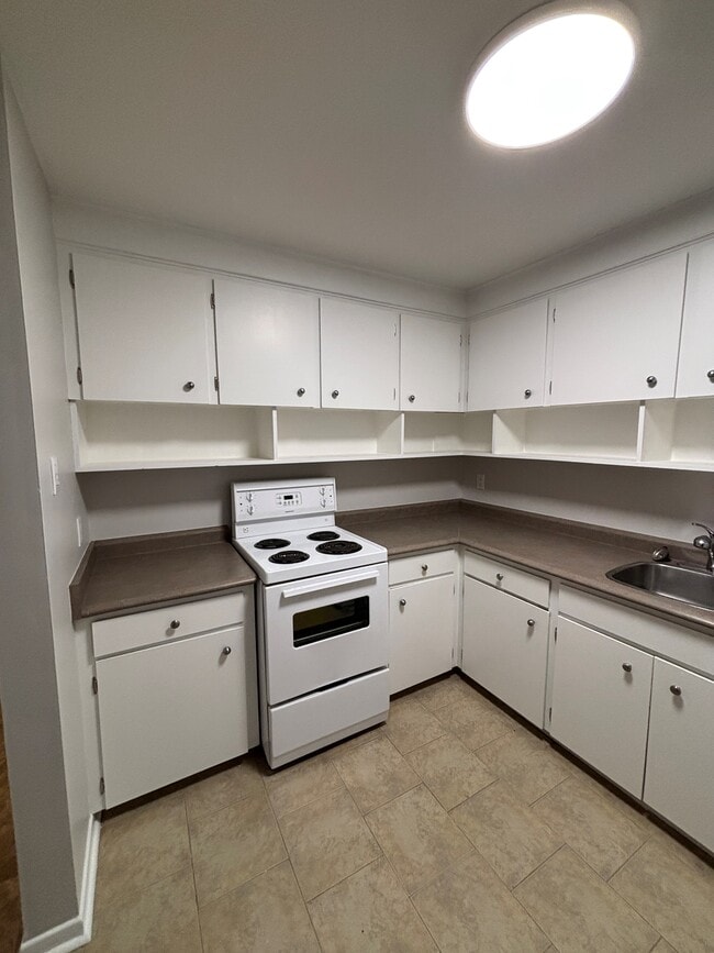 Building Photo - 52 Bissett Rd