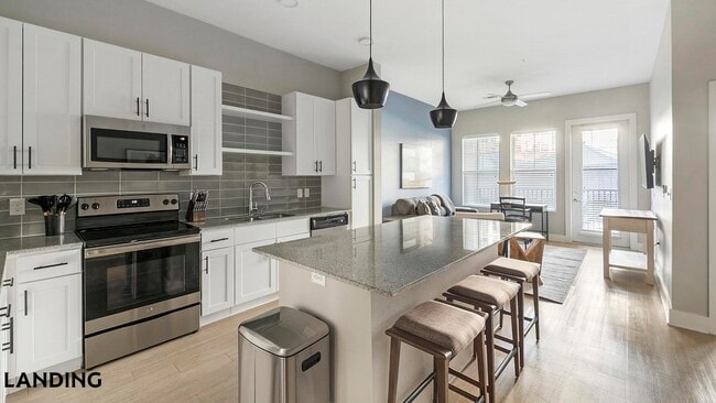 Building Photo - 15401 Chenal Pkwy