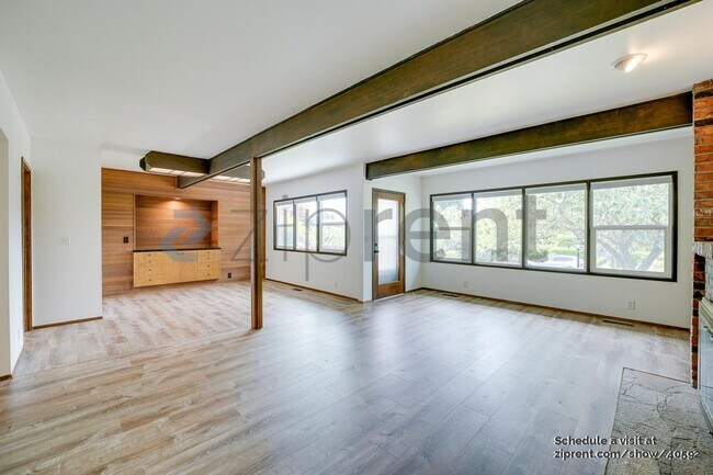 Foto del edificio - 4110 44th Ave SW