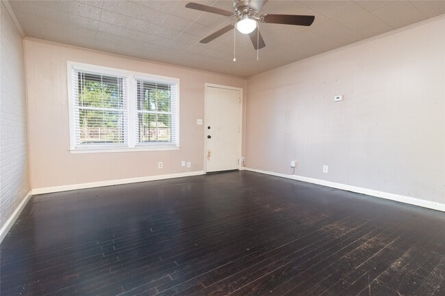 Foto del edificio - 4425 Harding Dr