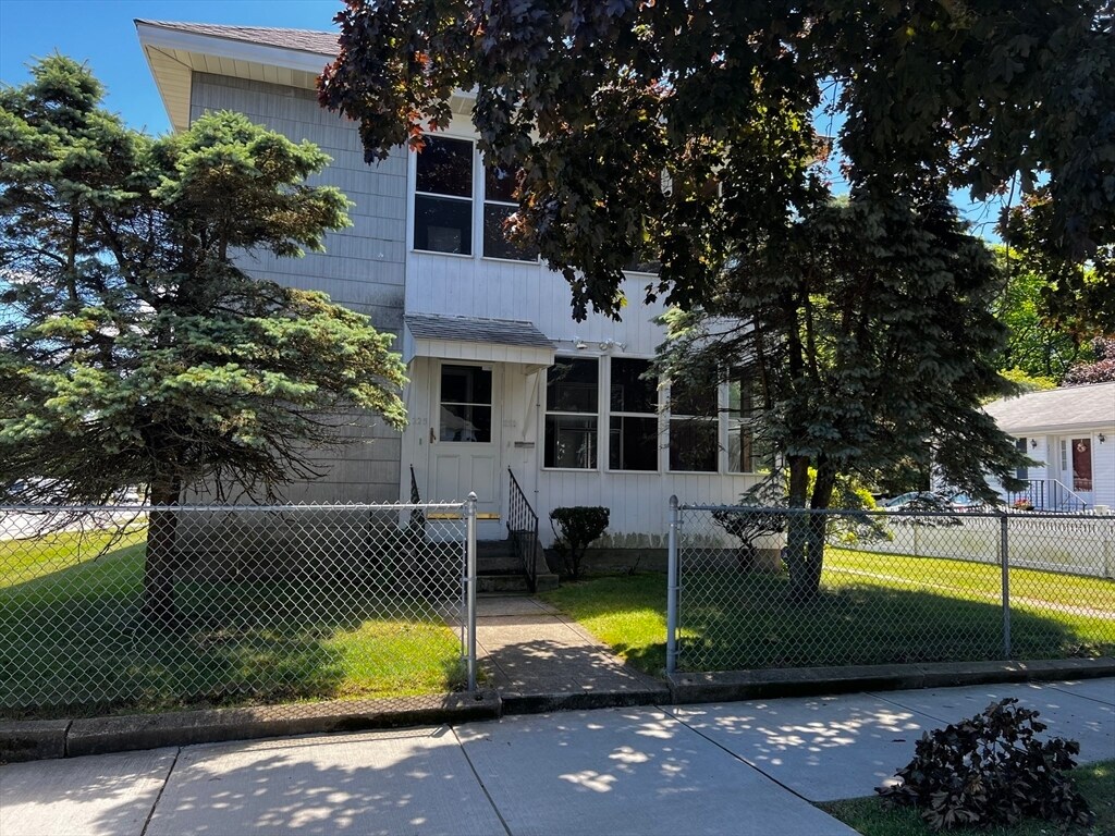 223225 Grant St Unit 1, Framingham, MA 01702 Room for Rent in