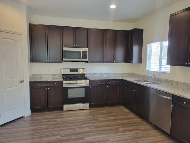 Foto del edificio - Beautiful 4 bedroom home!