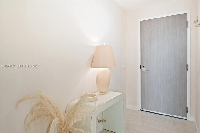 Foto del edificio - 601 NE 27th St