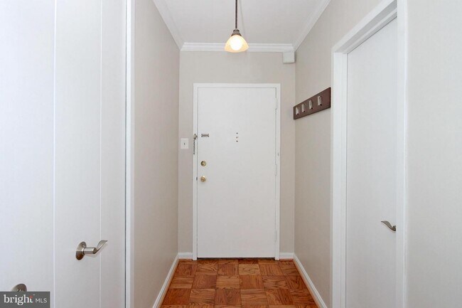 Foto del edificio - 4101 Cathedral Ave NW
