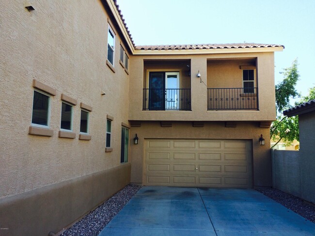 Building Photo - 14755 W Poinsettia Dr