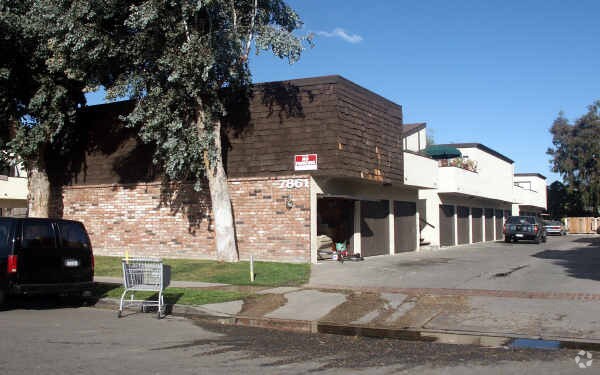 Foto del edificio - 7861 Macdonald Ave