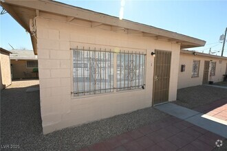 Building Photo - 1007 C St