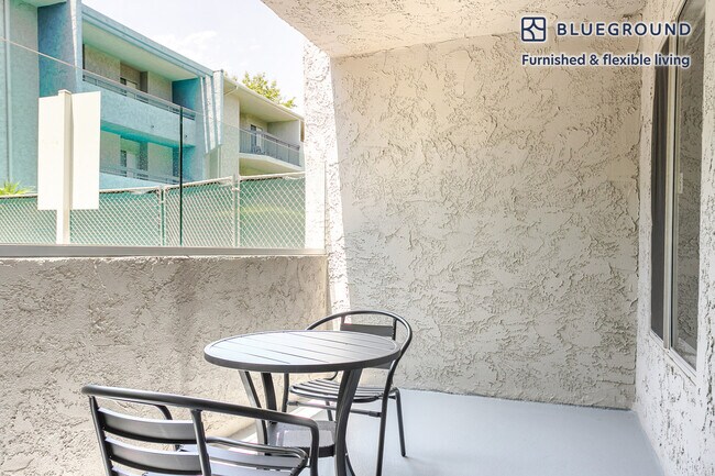 Foto del edificio - 350 E Del Mar Blvd