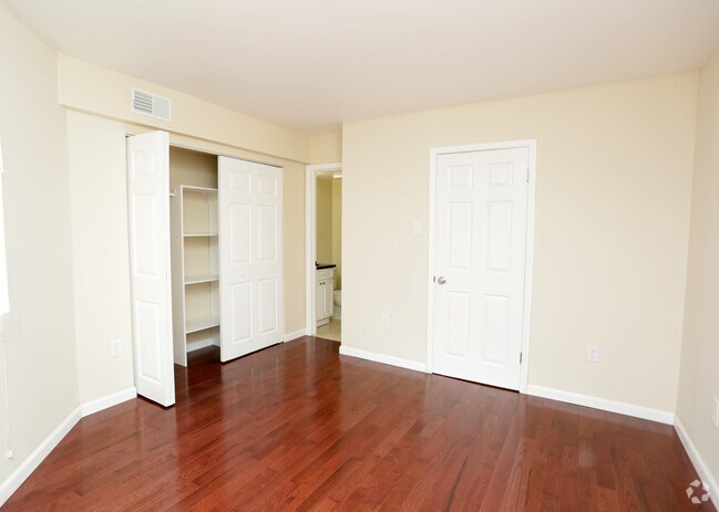 The Mondrian Apartments Washington Dc 1350 Sf Three Bedroom Second The Mondrian
