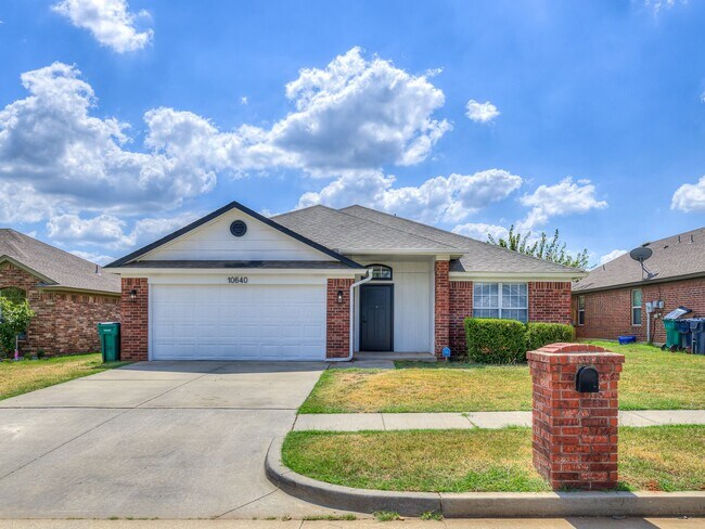 Building Photo - Newly remodeled home in Yukon!