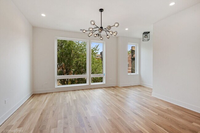 Foto del edificio - 2122 W 18th Pl