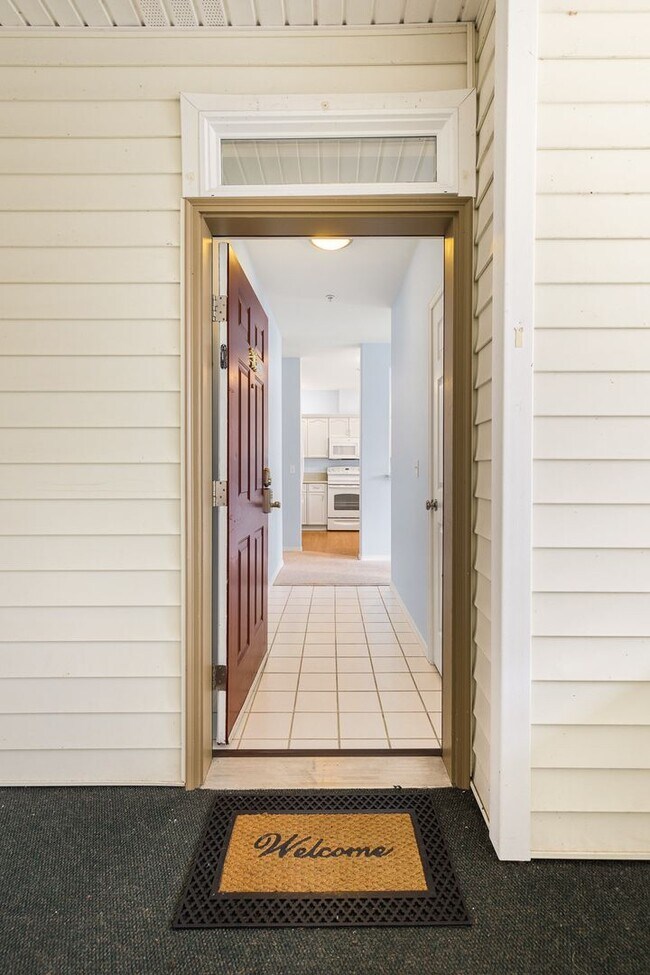 Building Photo - Spacious 2-Bed, 2-Bath Condo with Large Ga...