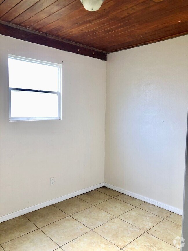 Building Photo - 5039 Studio Dr
