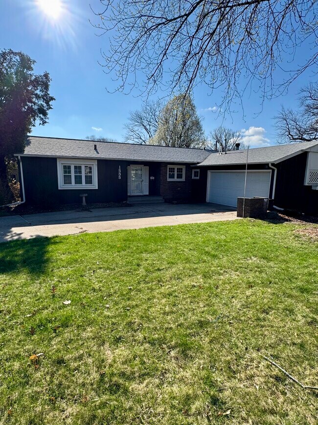 Foto del edificio - 1535 Monterey Ct