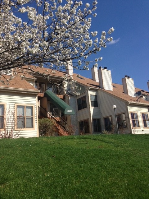 building-facing pound - 13408 Shady Knoll Dr