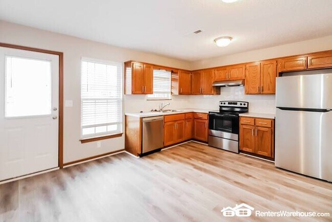 Building Photo - 2 Bed 1 Bath Duplex in Pleasant Hill! Avai...