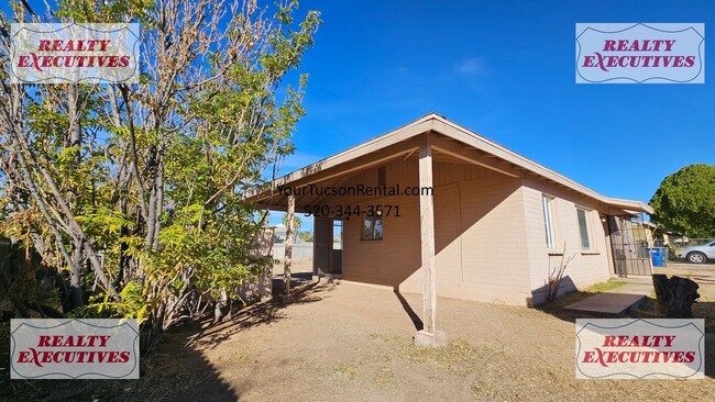 Foto del edificio - 22nd & Wilmot area 3 Beds 1 Bath with A/C