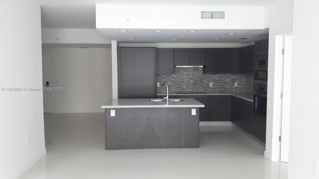 Foto del edificio - 7661 NW 107th Ave