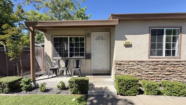Building Photo - ALF OFF One Month’s Rent! Updated 3BR Home with Garage & Yard – Prime Sacramento Location