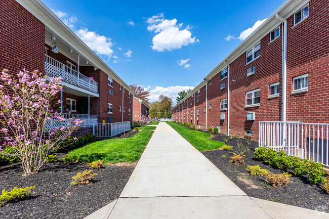 Building Photo - Hidden Creek at Clark (New Management!!)