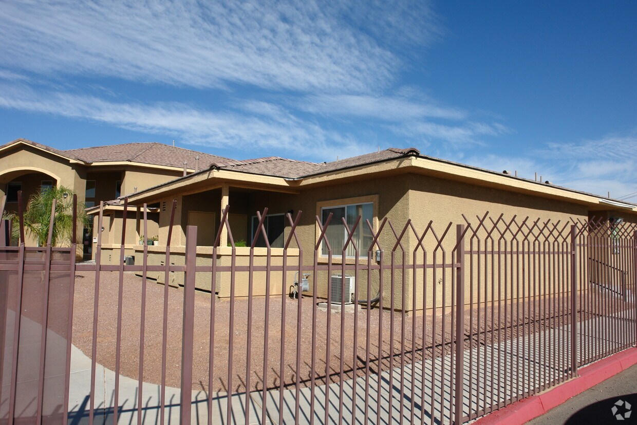 Foto del edificio - Louise Shell Senior Apartments