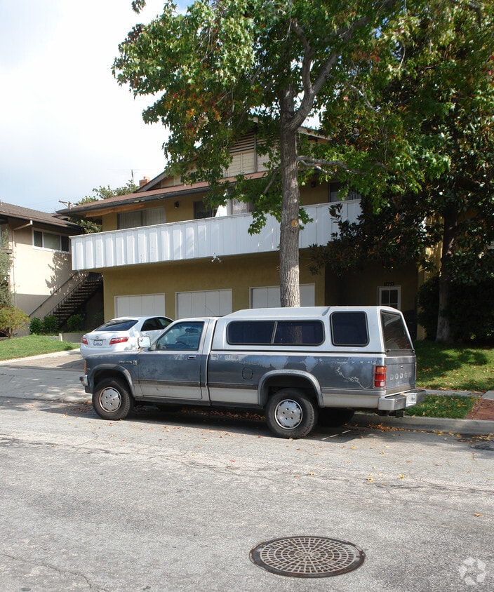 Building Photo - 3229 Fairesta St