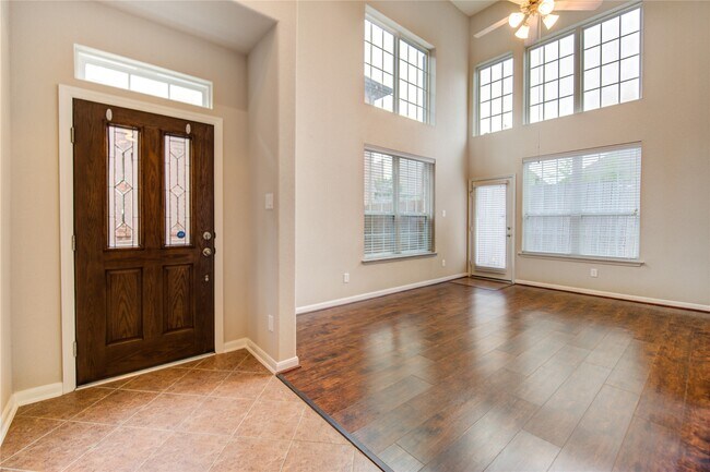Foto del edificio - 1227 Glenwood Canyon Ln
