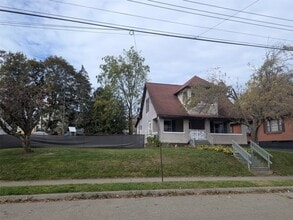 Building Photo - 309 Squires Ave