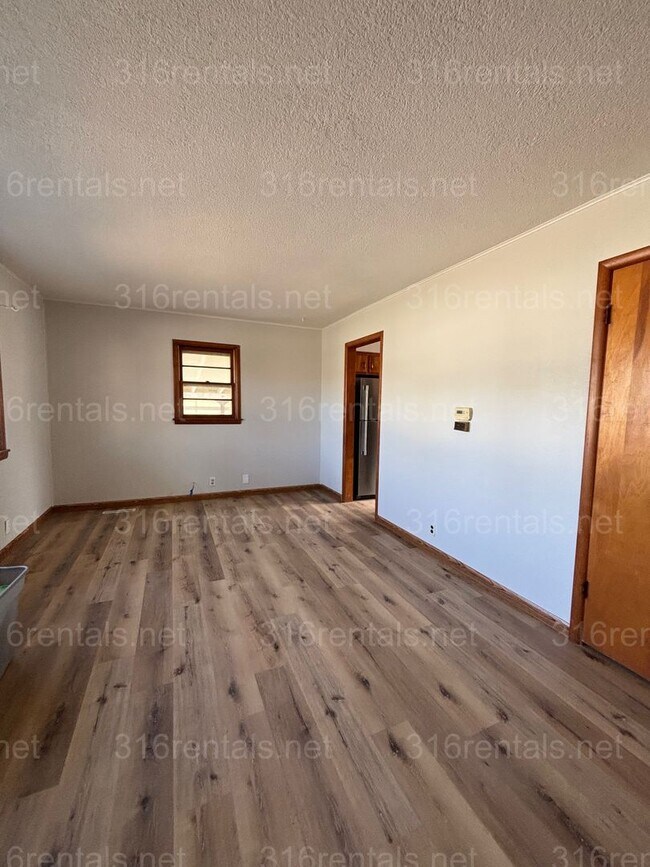 Foto del edificio - 2 bed 1 bath house available!