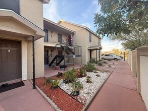 Building Photo - 1419 E Eistetter St