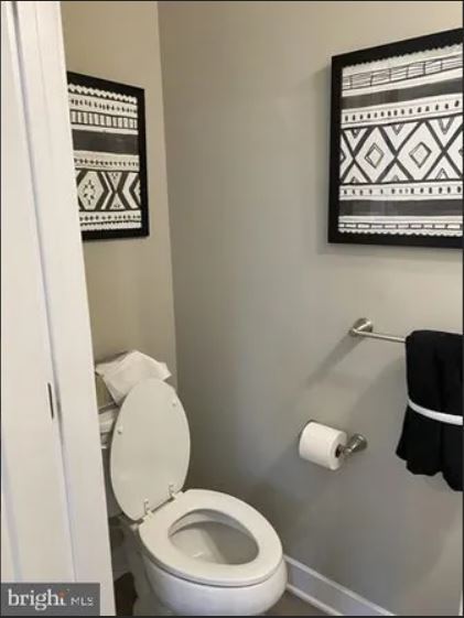 Powder Room - 1018 Rosecroft Ln