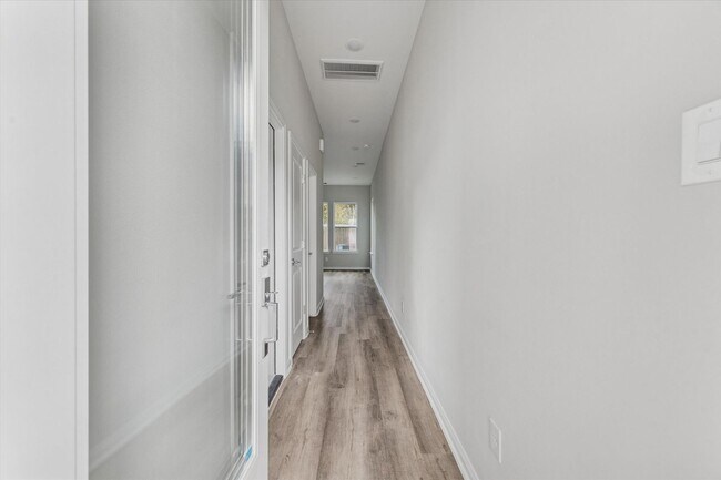 Foto del edificio - 9912 Clark Cyn Ln