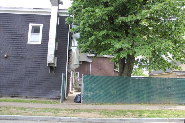 Building Photo - 171 S Franklin St