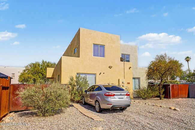 Foto del edificio - 3136 N Winstel Blvd