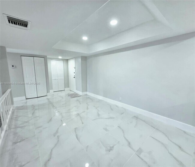 Foto del edificio - 3710 Inverrary Dr