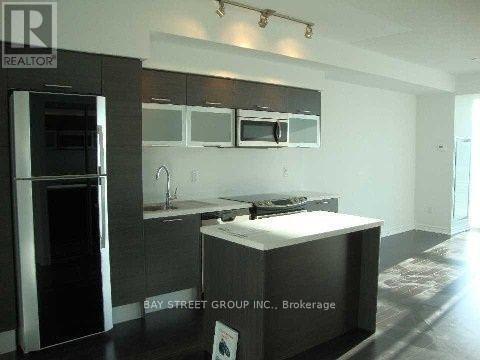 Building Photo - 386 Yonge St