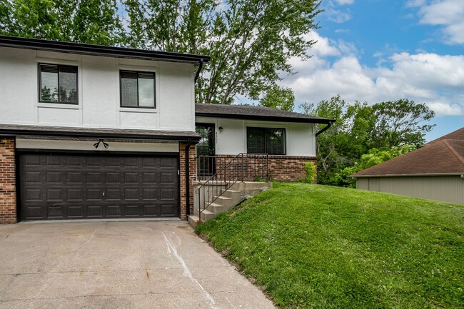 Building Photo - 4300-4302 Mount Carmel Lane