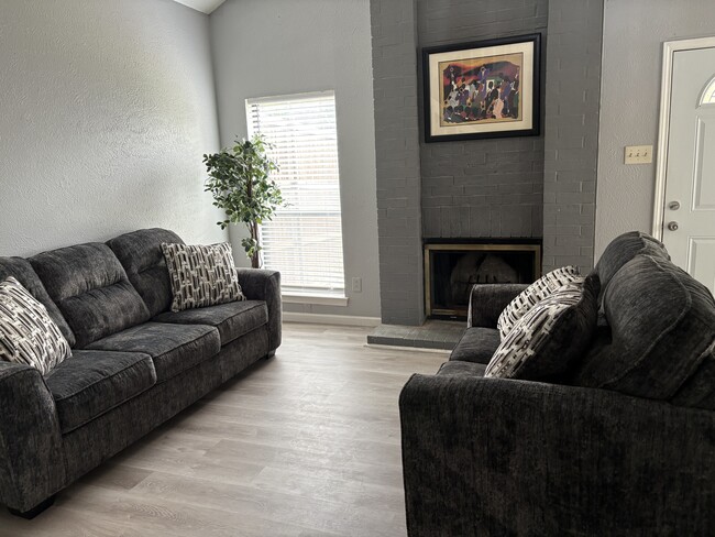 Building Photo - 2125 Stradivarius Ln