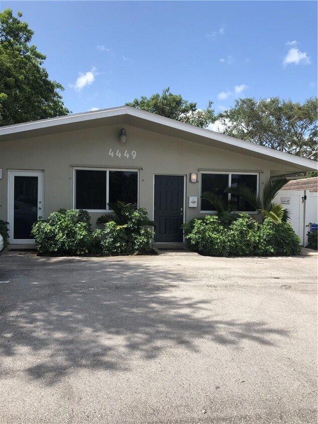 Foto principal - 4449 Stirling Rd