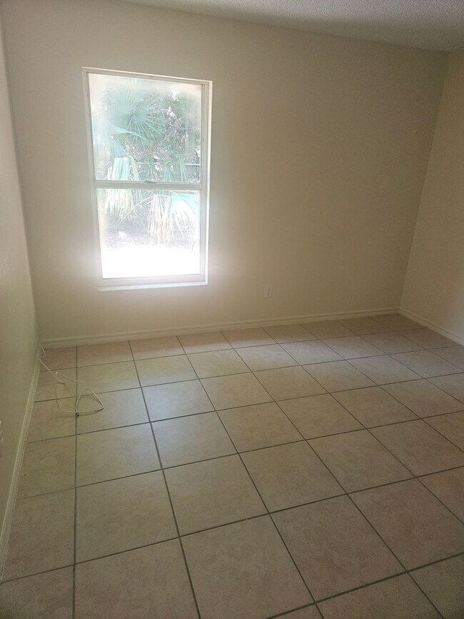Building Photo - 2/1 DUPLEX