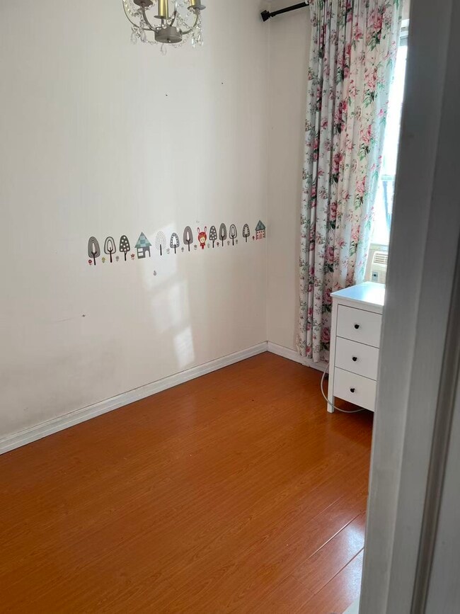 Building Photo - 123 Senator St