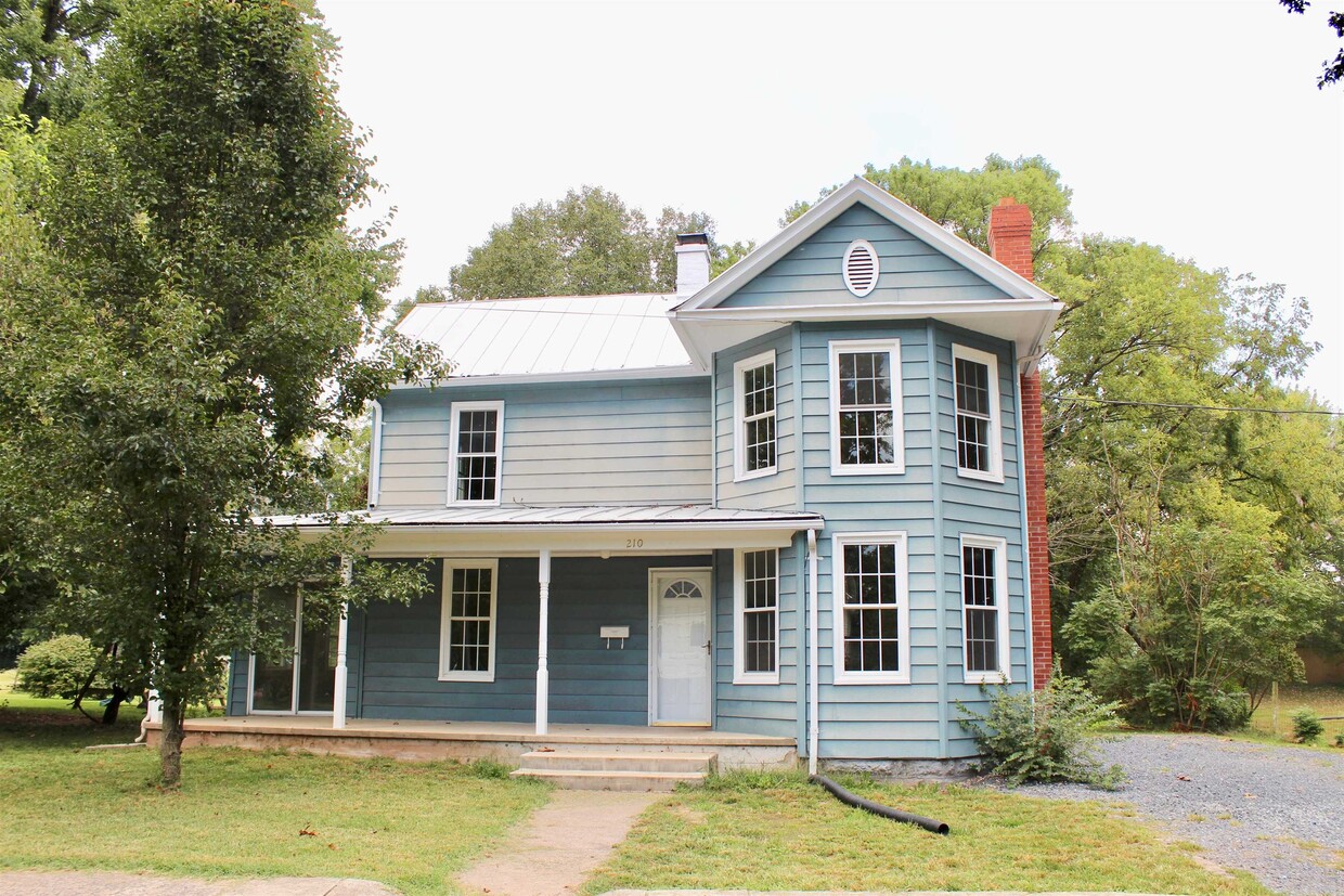 Primary Photo - 210 E Riverside Dr