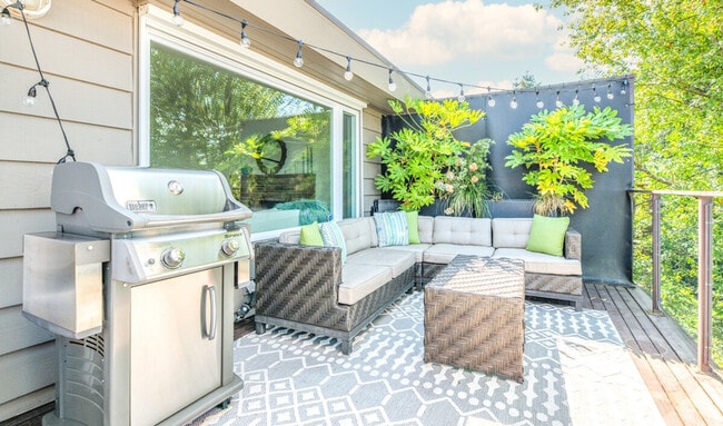 Foto del edificio - 4091 Hillcrest Ave SW