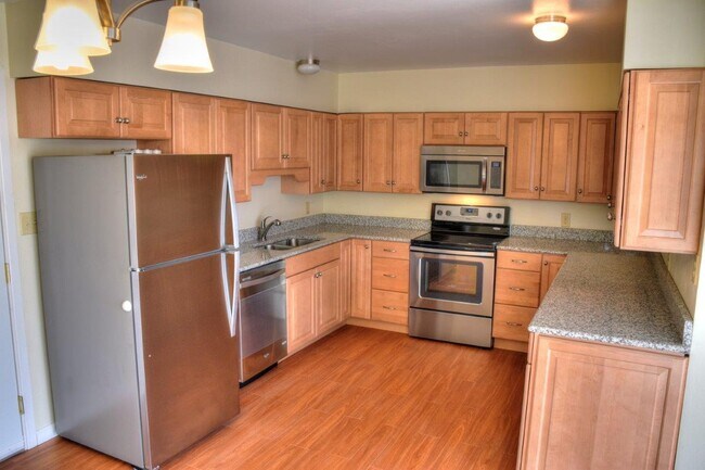 Building Photo - Cute and remodeled