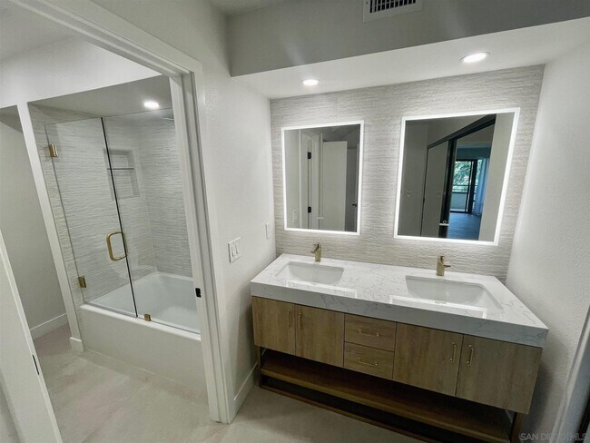 Foto del edificio - 2537 Navarra Dr