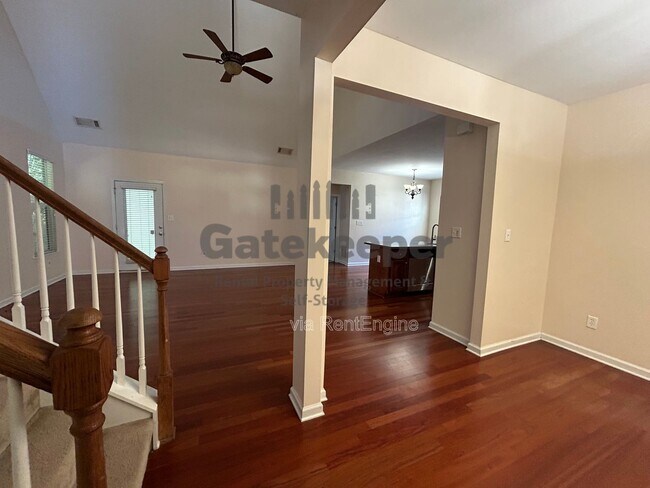 Foto del edificio - 214 Turnbridge Cir