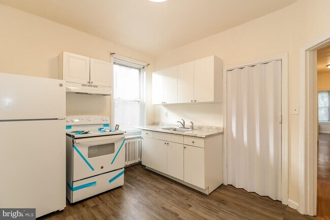 Building Photo - 2047 S 60th St
