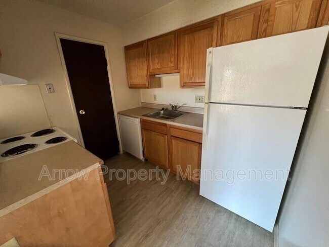 Building Photo - 1300 E H St