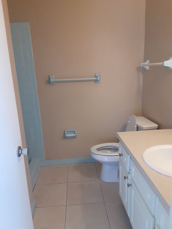 Building Photo - 1830 Maravilla Ave